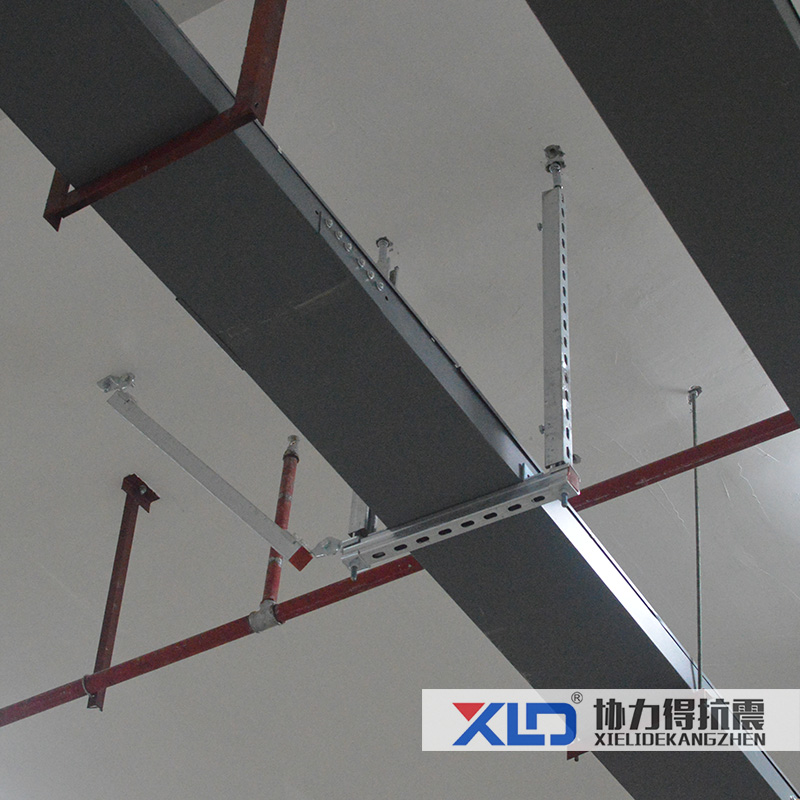 電纜橋架側(cè)向抗震支架安裝圖片 電纜橋架側(cè)向抗震支架安裝圖片