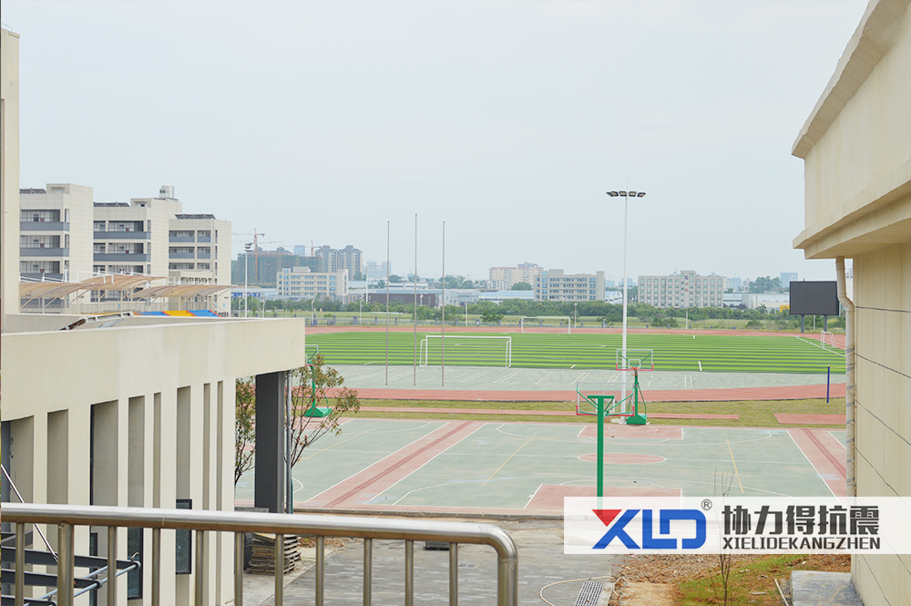 高新一中操場(chǎng)圖片
