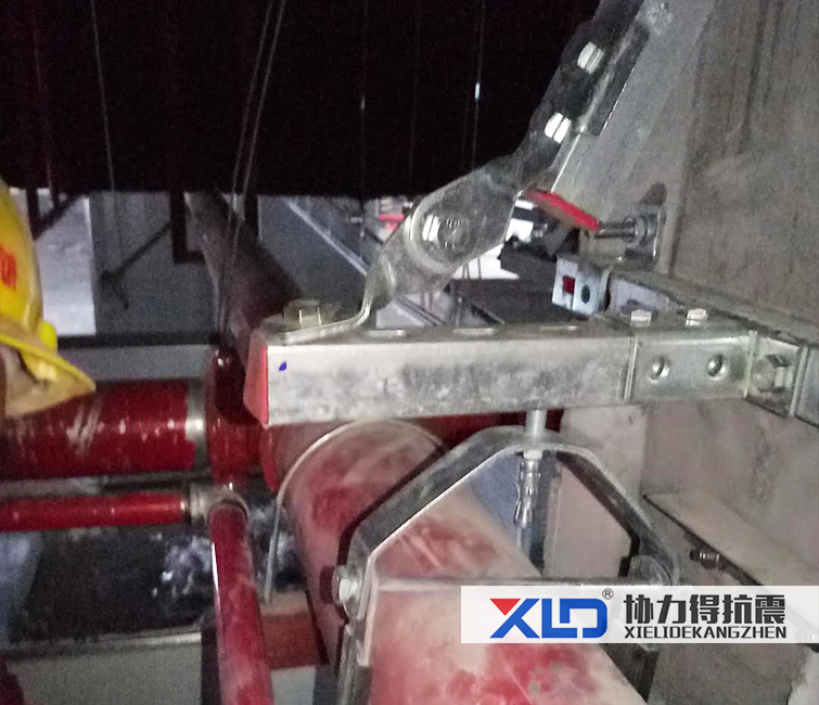 消防管縱向抗震支架如何在混泥土立柱上安裝圖片