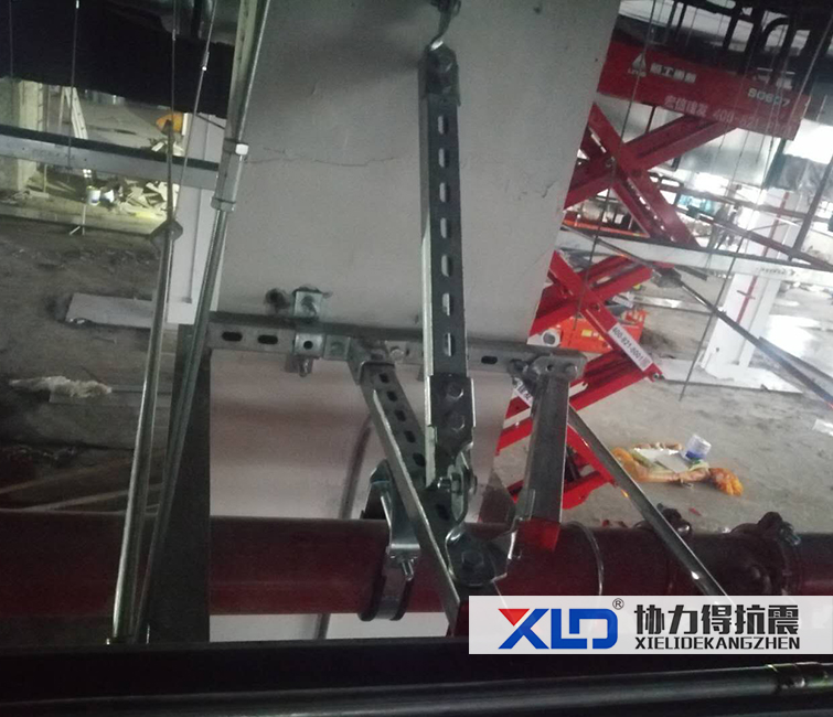 消防管縱向抗震支架如何在混泥土立柱上安裝實拍圖片