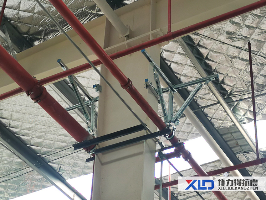 钢结构水管纵向抗震支架安装图片